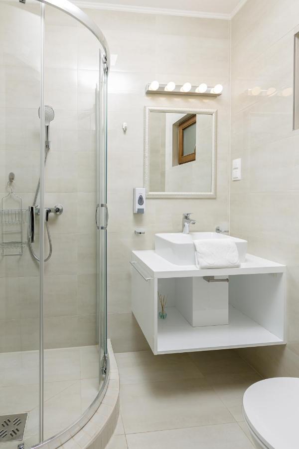 Anova Apartman Gyula Exterior photo