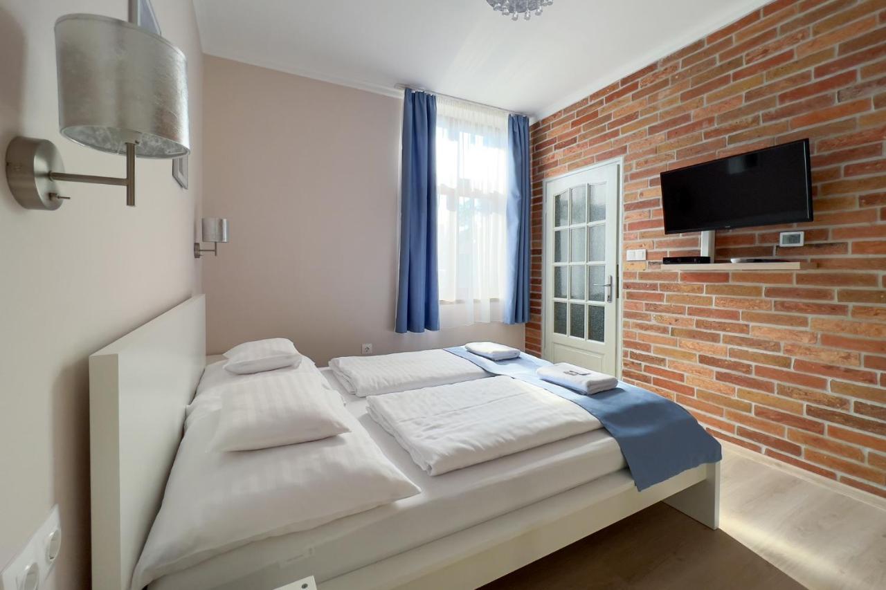 Anova Apartman Gyula Exterior photo