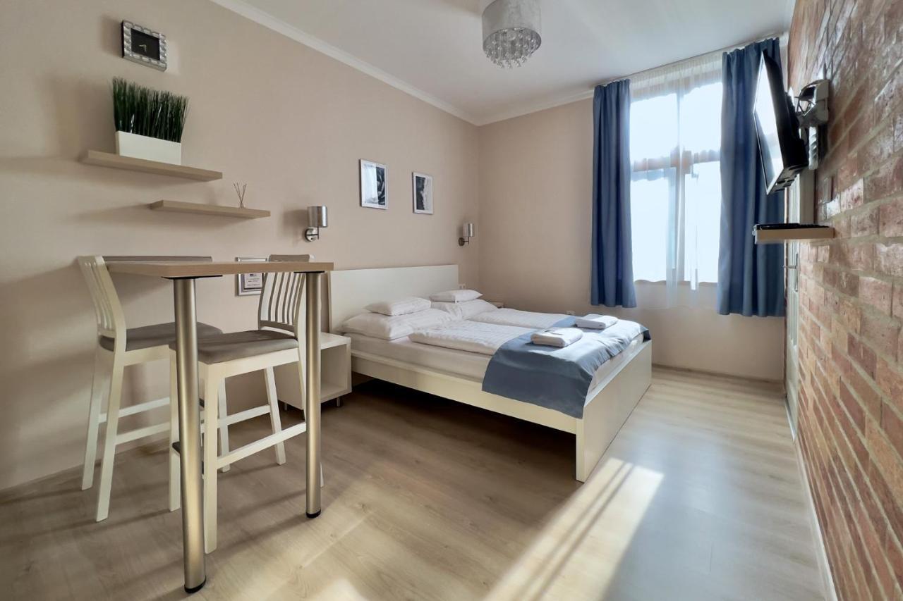 Anova Apartman Gyula Exterior photo