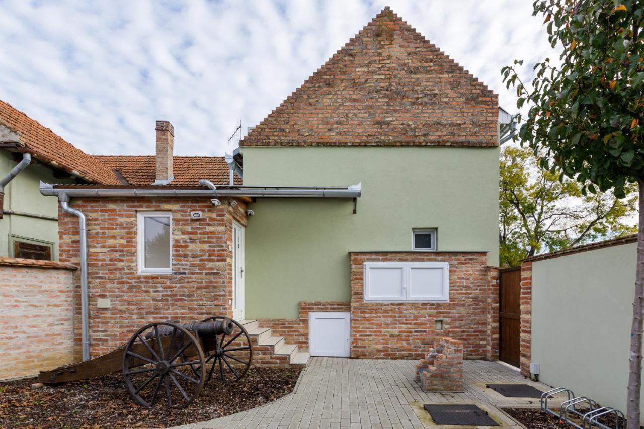 Anova Apartman Gyula Exterior photo